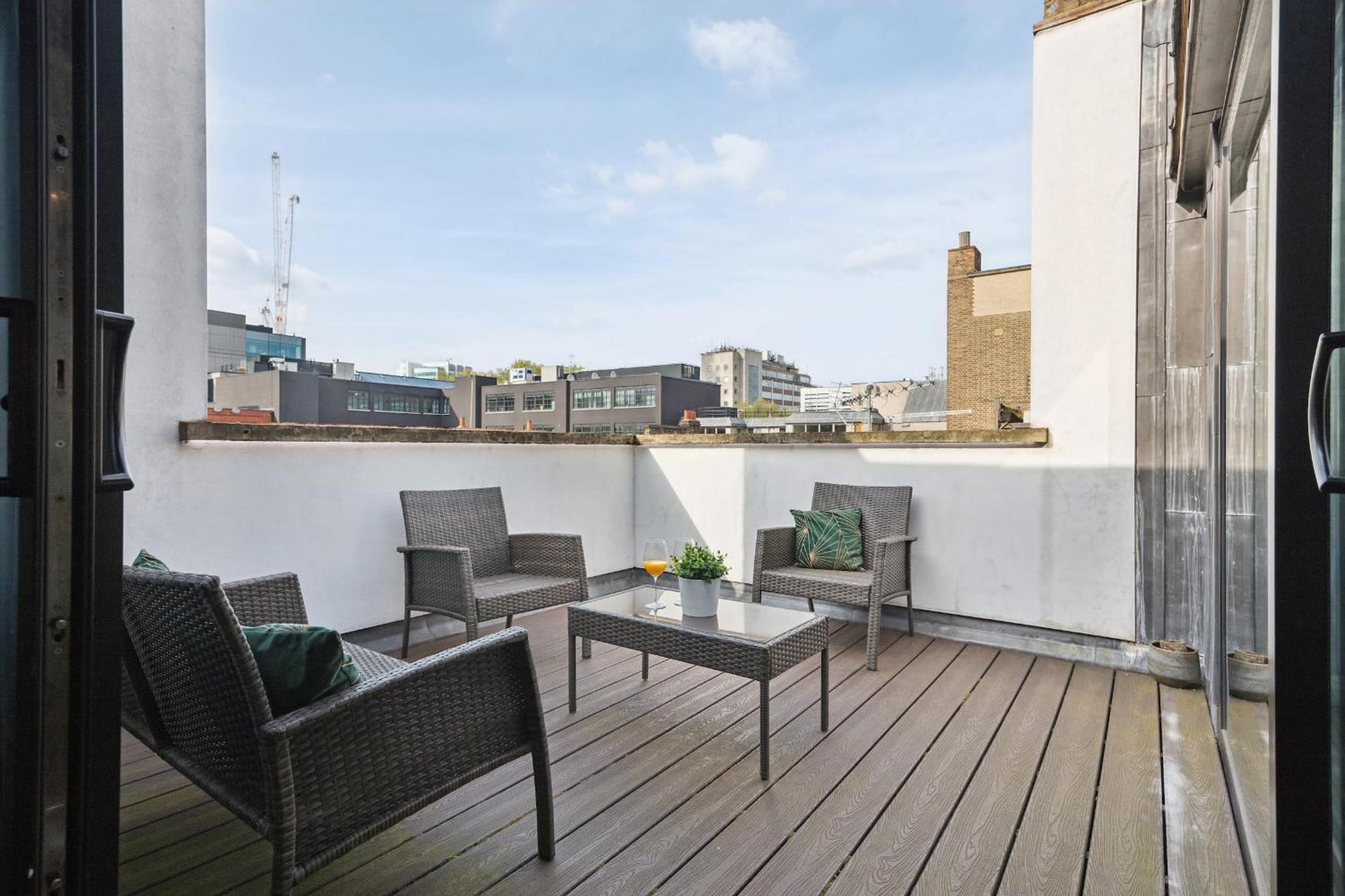 3Br Penthouse With Terrace - Cityapartmentstay Londra Dış mekan fotoğraf